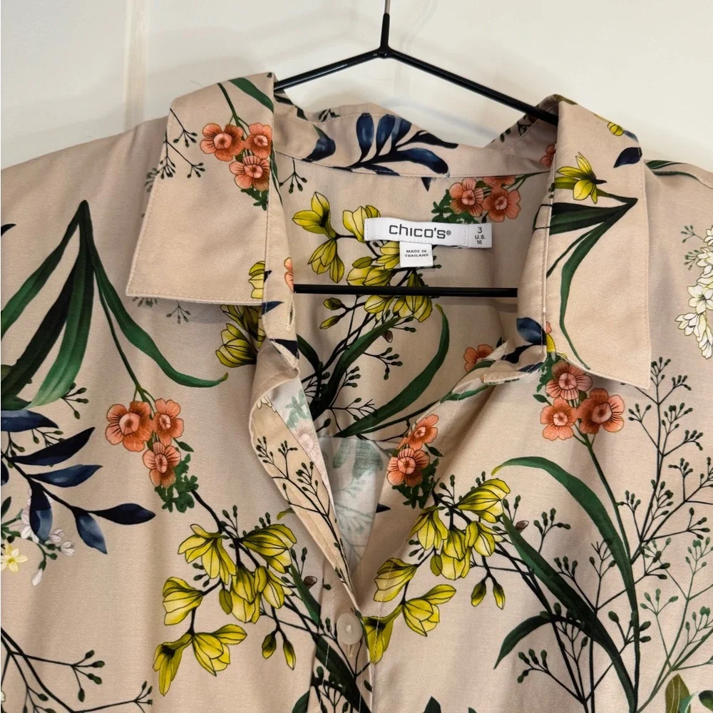 Chico’s No Iron 3/4 Sleeve Button Down Floral Top - Picture 3 of 9